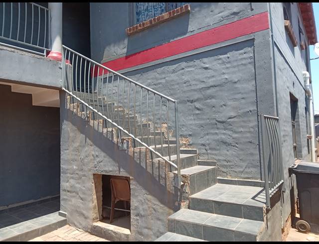 10 BEDROOM FREEHOLD FOR SALE IN TSAKANE